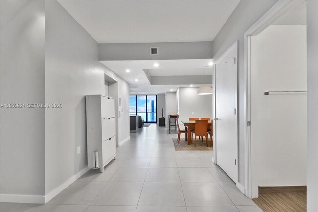 Building Photo - 1010 Brickell Ave