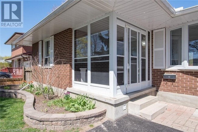 Building Photo - 46 Laurentian Dr