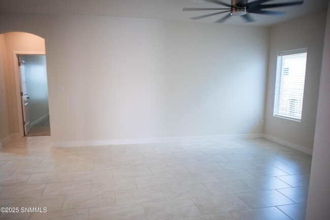Building Photo - 3007 San Jenaro Dr