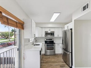 Building Photo - 390 NW 86th Pl