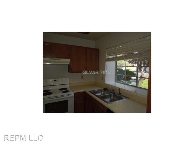 Building Photo - 2 br, 2 bath House - 2819 Secret Canyon