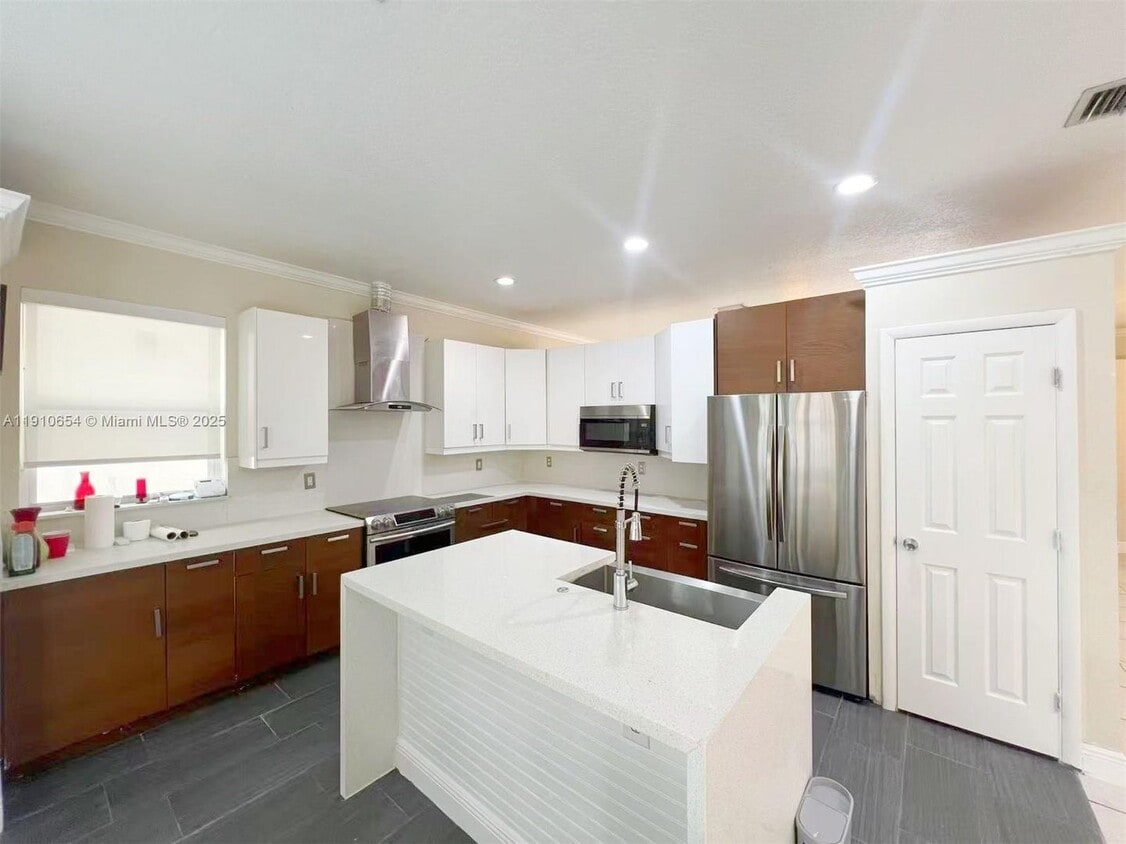 Photo - 15868 NW 4th Street 15868, Pembroke Pines, FL 33028