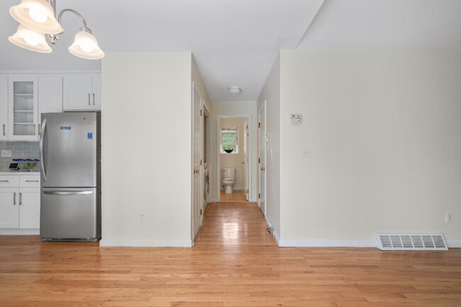 Building Photo - 13 Mallard Dr
