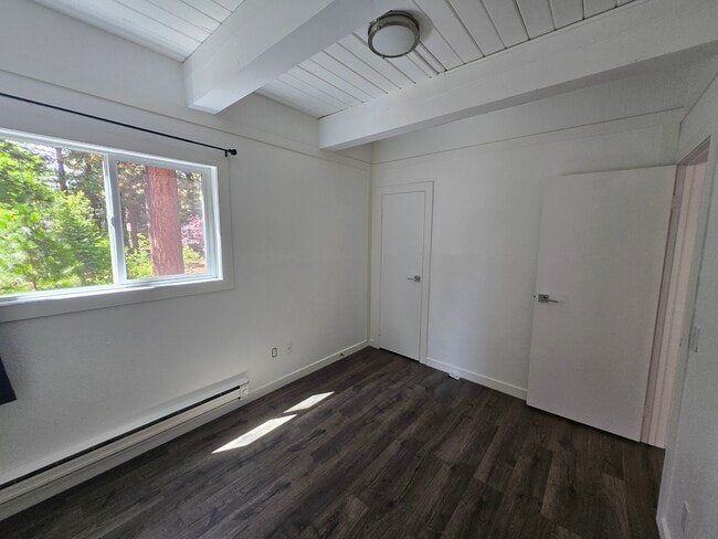 Building Photo - 810 Alder Ave