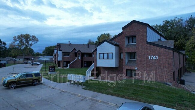 Foto del edificio - 1741 Ridgehaven Ct