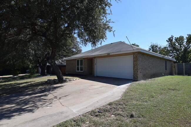 Building Photo - 203 Bronc Dr