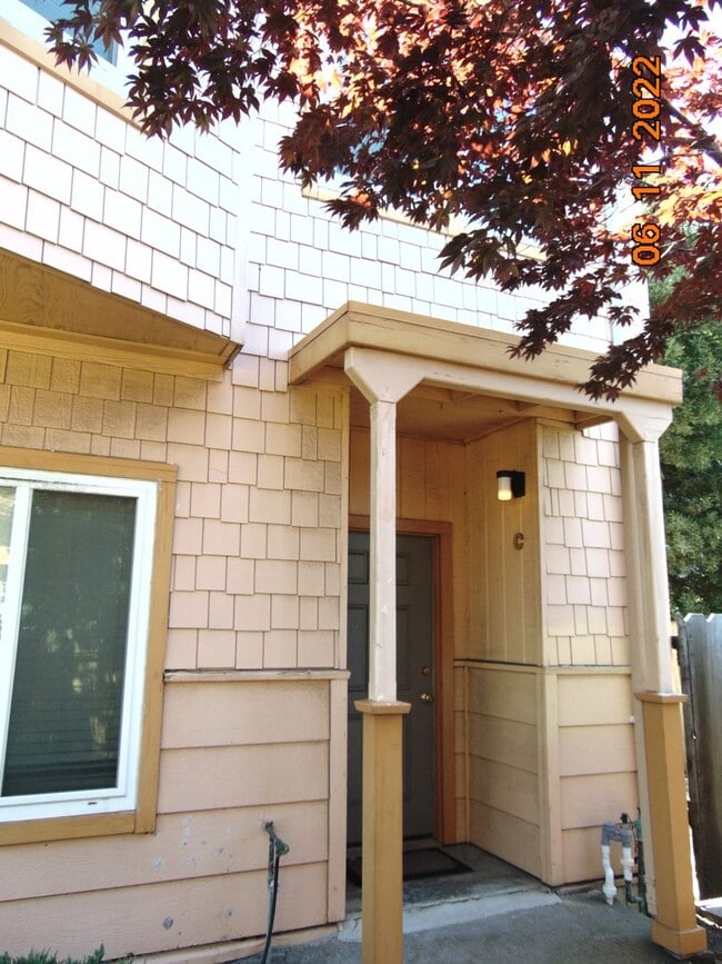 Building Photo - S.55th Street 1520