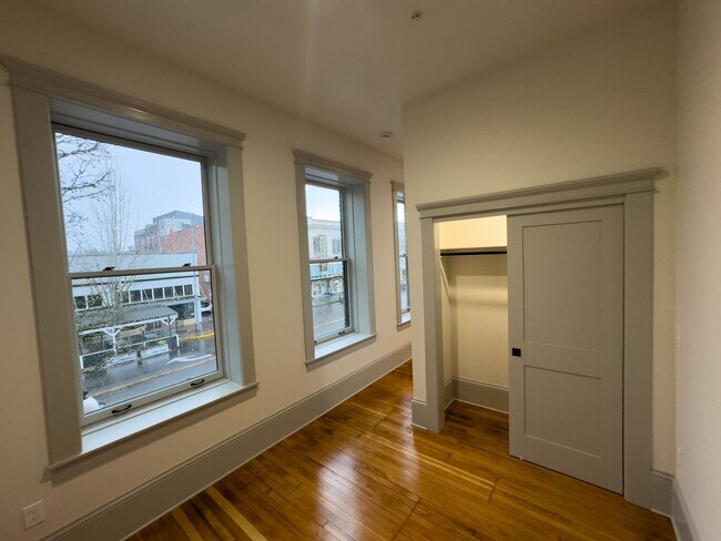 Foto del edificio - WINTER SPECIAL - NEWLY RENOVATED DOWNTOWN SALEM ONE BEDROOM