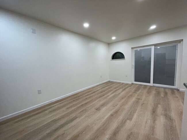 Building Photo - 3234 Niagara Sq