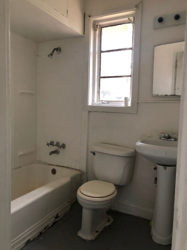 Building Photo - 1334 Summers St