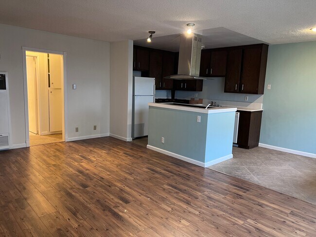 no.2 Kitchen - 3442 Jasmine Ave