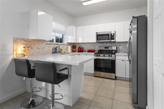 Building Photo - 2741 NE 4th St