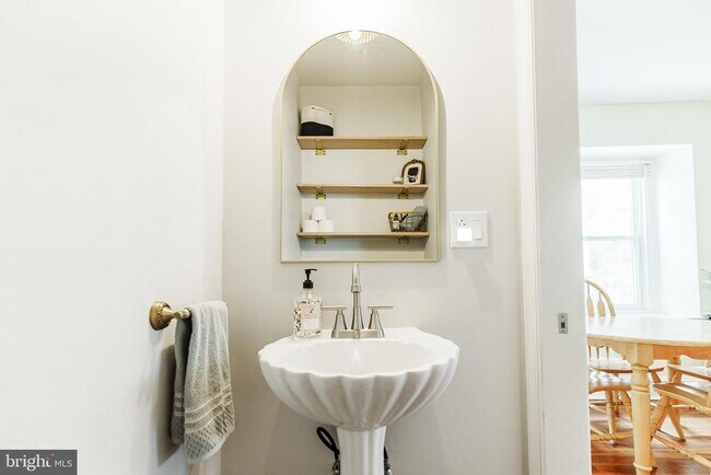 Foto del edificio - 452 Renfrew Ave