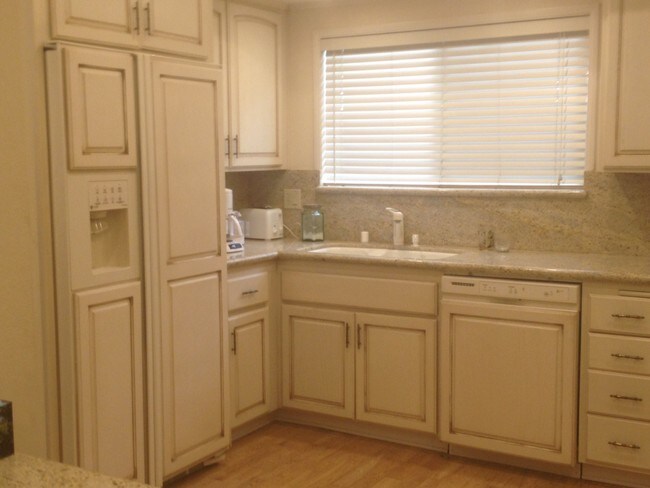 Foto del edificio - 10933 Wellworth Ave