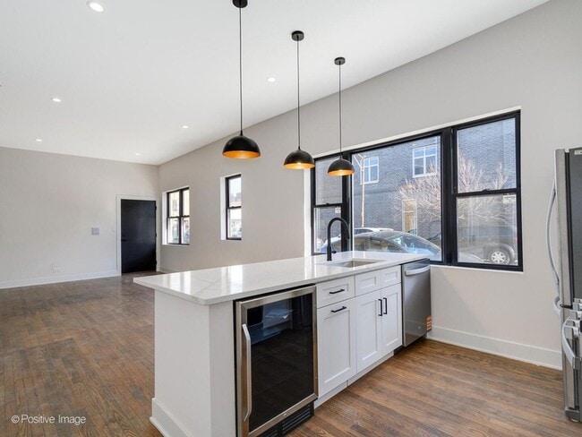 Photo - 846 North Ashland Avenue Unit 1R Apartment