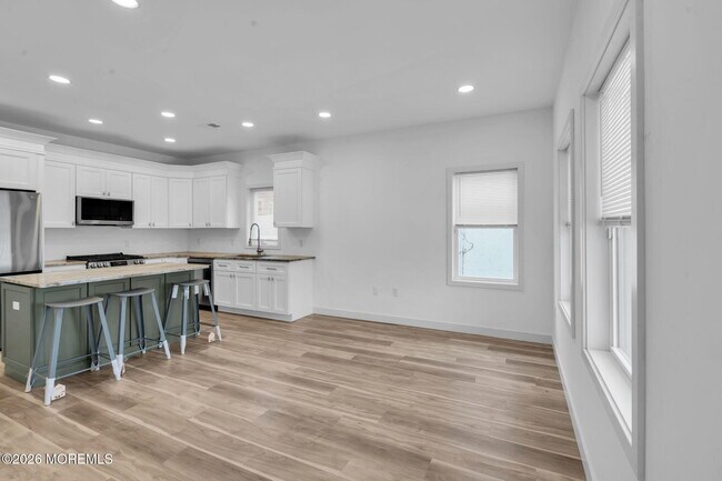 Building Photo - 45 Borden Ave