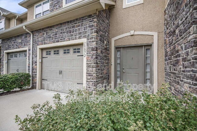Building Photo - 15872 Valley View Dr