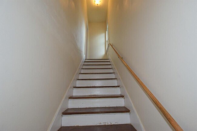 Building Photo - 1815 W Main St