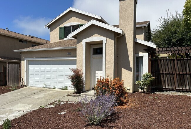 Building Photo - Wonderful 3 Bedroom, 2 Bath Home in Glen Cove