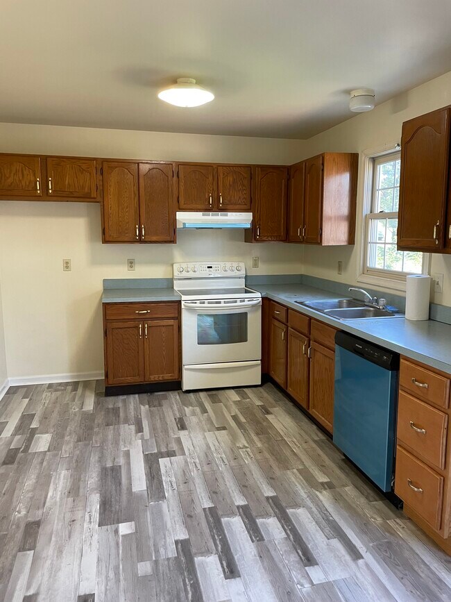 Building Photo - 2918 Harbor Dr