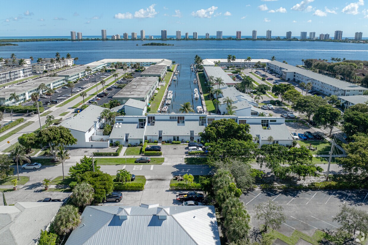 Contexto - Castlewood Town Villas