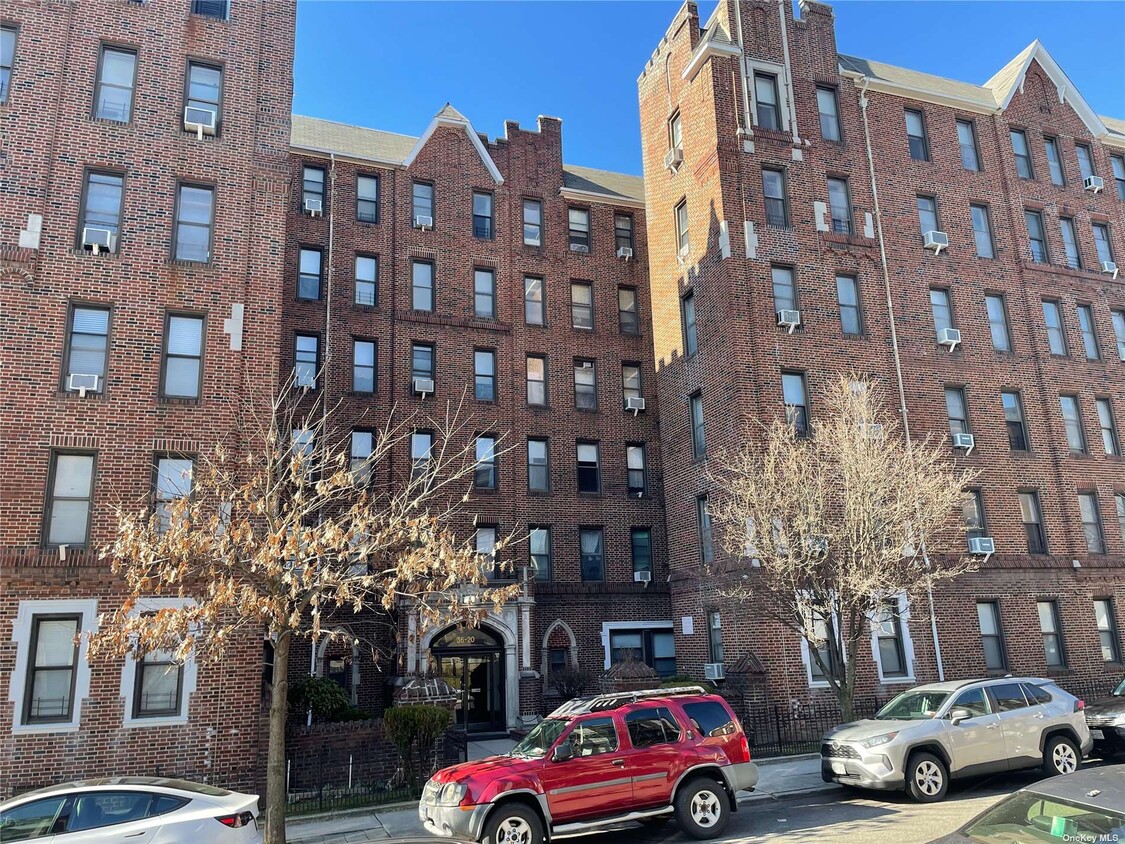 36 20 168th St Unit 2b Queens Ny 11358 Condo For Rent In Queens Ny