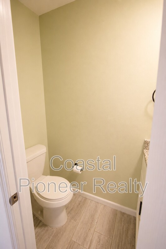 Building Photo - 5822 16th Ln S