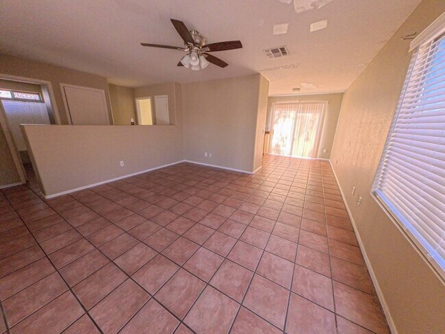 Foto del edificio - 3913 N 105th Dr