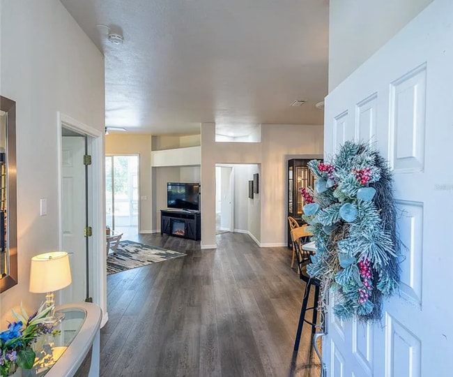 Building Photo - Bungalow in the Harbor Hills Country Club