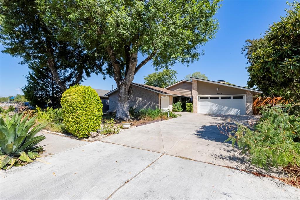 Primary Photo - 1204 Woodfield Dr