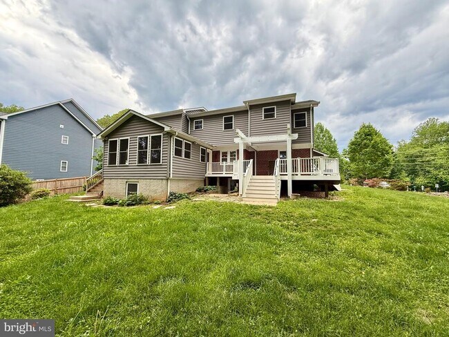 Building Photo - 6605 Keene Dr