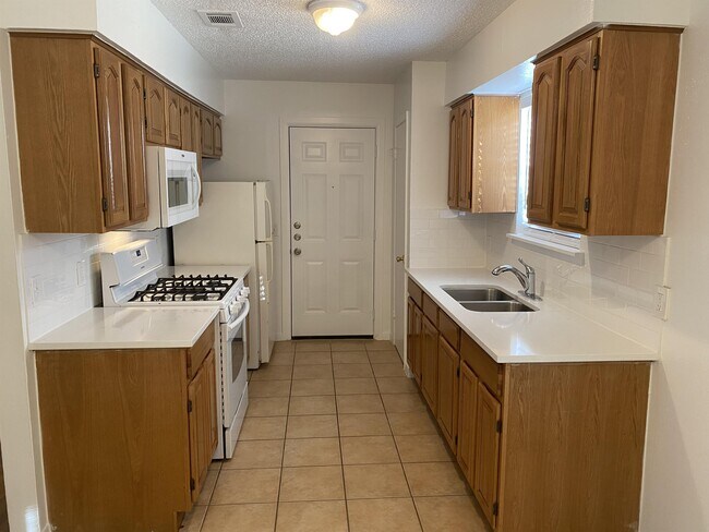 Foto del edificio - 6003 Waycross Dr