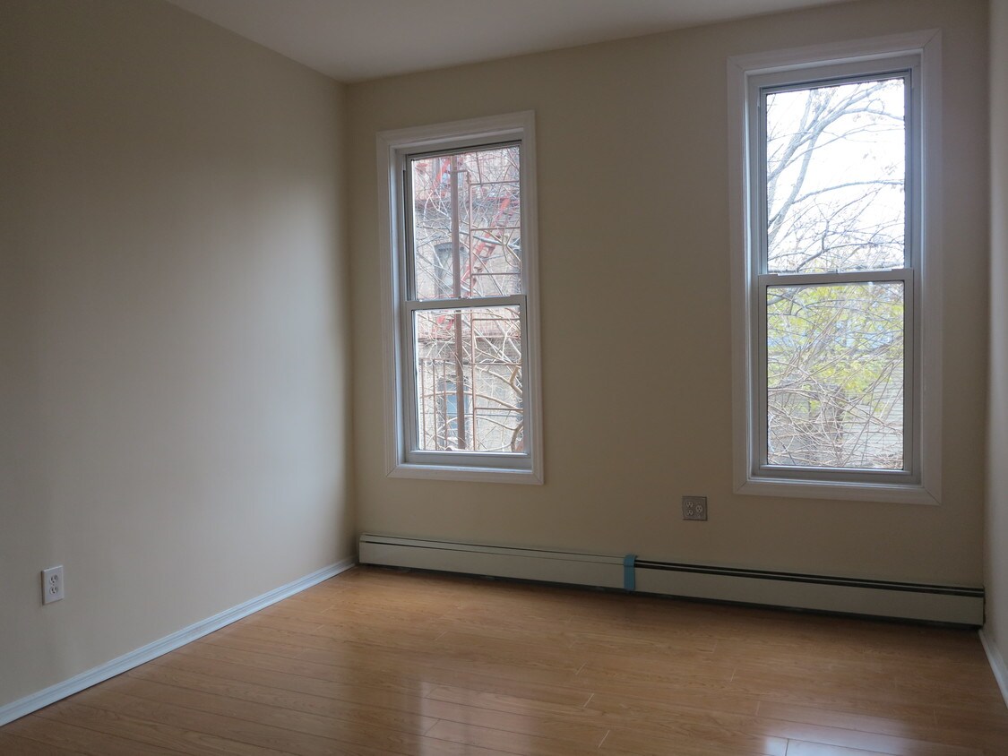 Primary Photo - 23 Goodwin Pl