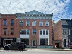 Building Photo - 433 Warren St
