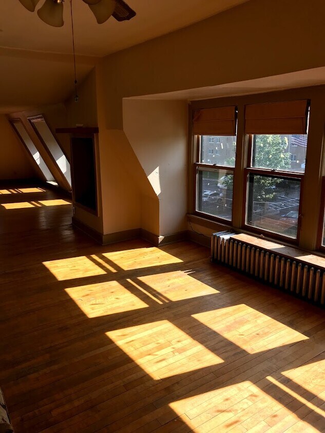 Foto principal - 225 E Ridge St
