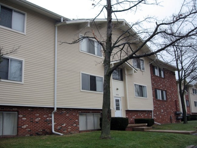 Building Photo - Lakeview Apartments