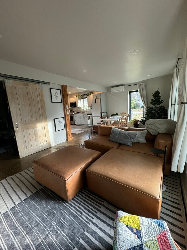 Foto del edificio - 50 Patchen Rd