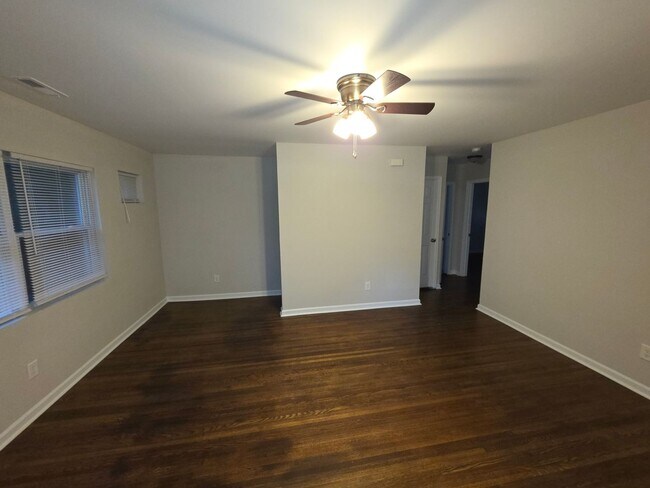 Foto del edificio - 3136 Creighton Dr