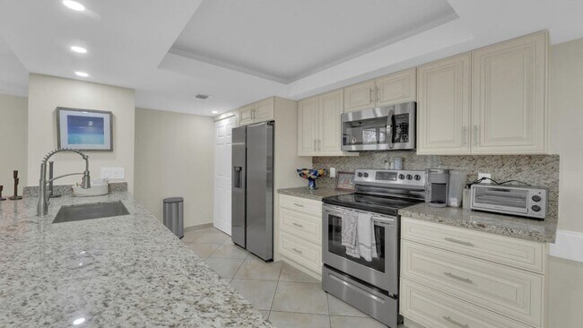 Building Photo - 450 Egret Cir