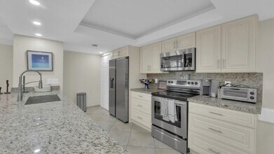 Building Photo - 450 Egret Cir