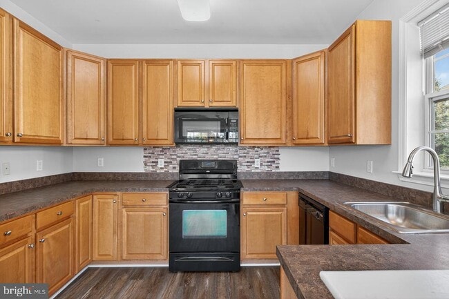 Building Photo - 127 Timberlake Dr
