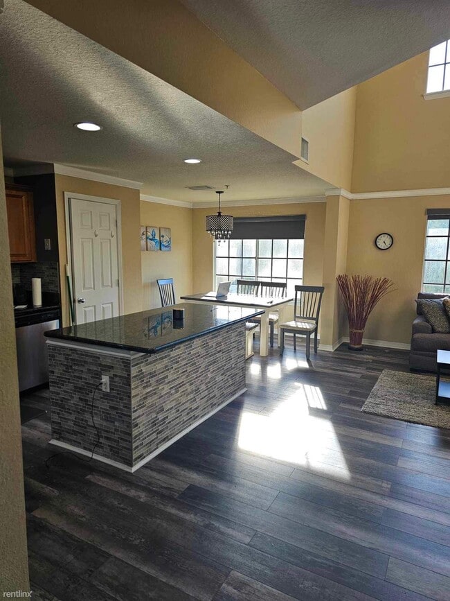 Building Photo - 3 br, 3 bath Townhome - 118 South Obrien S...