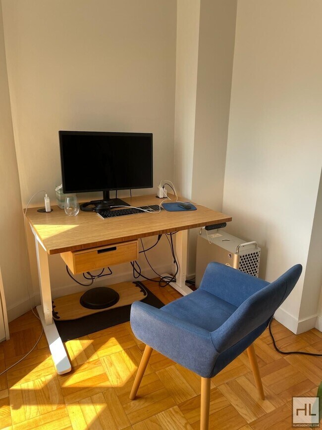 Building Photo - Corner 1-Bedroom with Stunning Views | 17t...