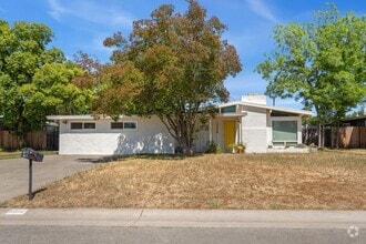 Building Photo - 2524 Landwood Way