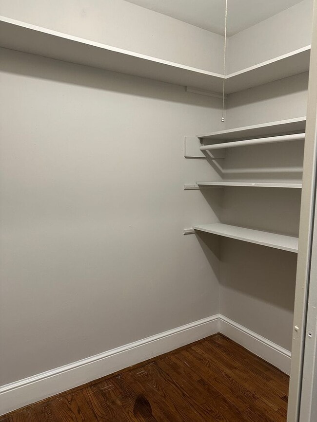 Building Photo - 610 W Second St