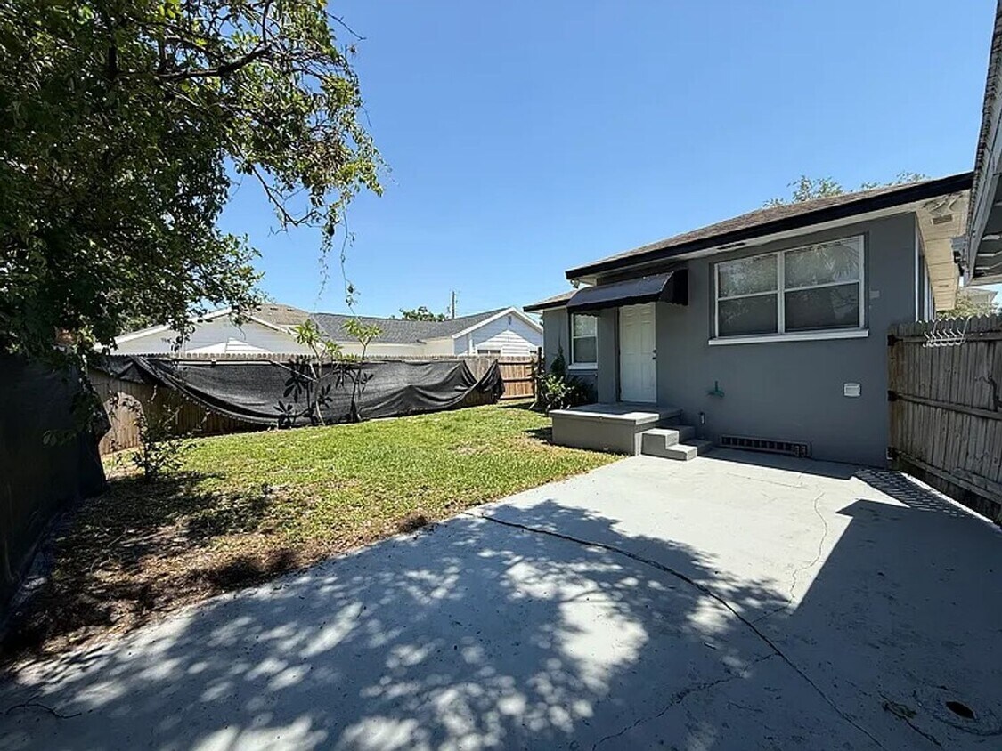Foto principal - 2503 W Fig St