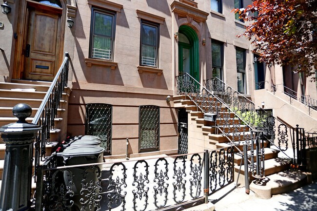 Building Photo - 434 Clinton St