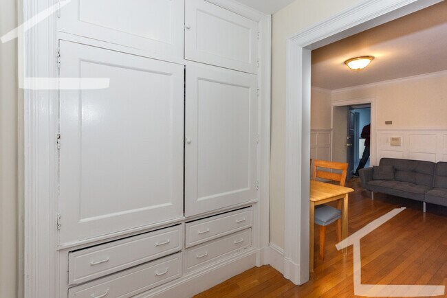Building Photo - 448 Park Dr