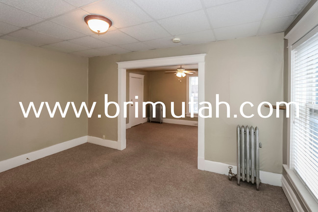 Building Photo - 273-275 S 400 E