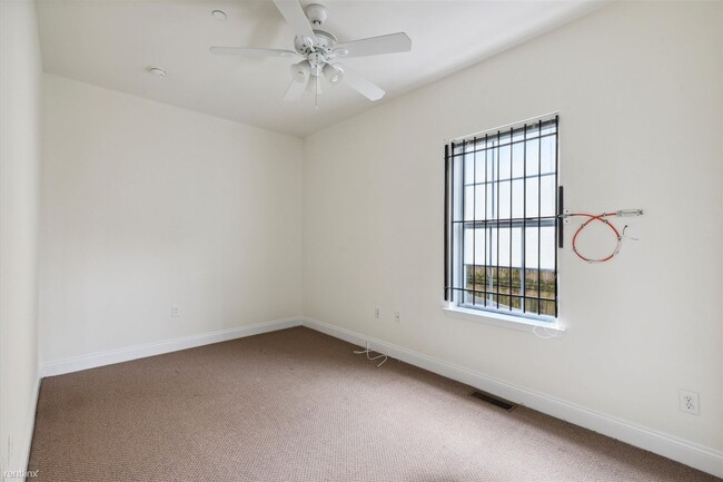 Building Photo - 4 br, 2 bath Duplex - 1838 N 18TH ST Unit A